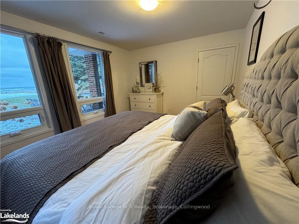 1 GEORGIAN MANOR Drive photo 12