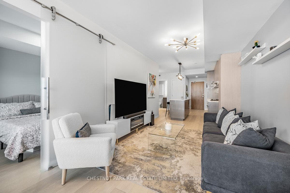 835 St. Clair Avenue Unit 304 photo 6