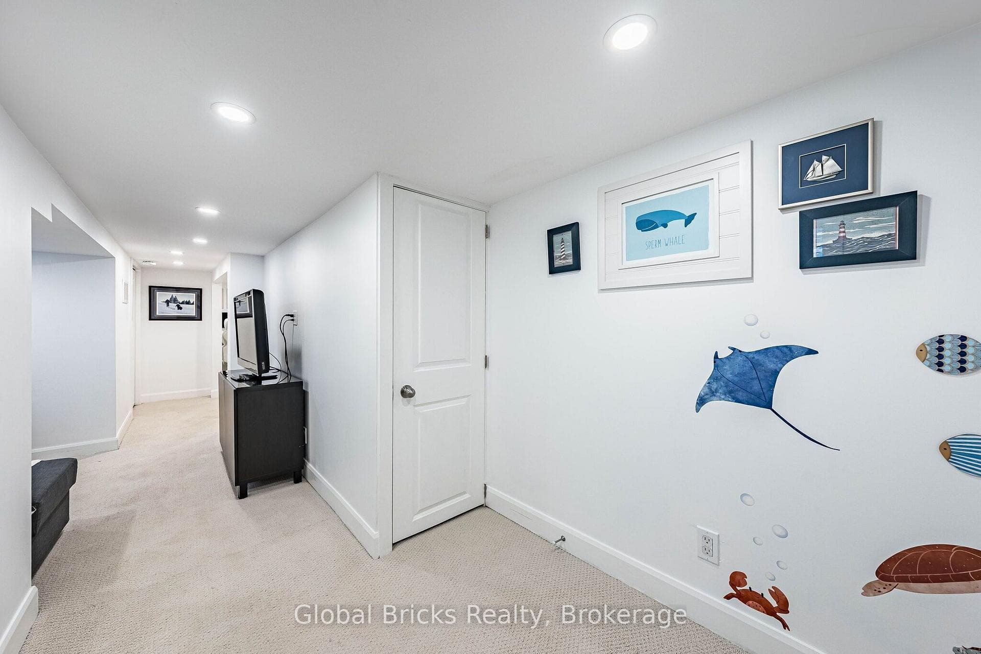 19 Elward Boulevard photo 29