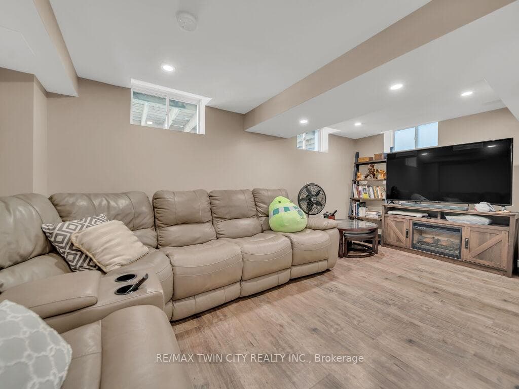 13 Goodall Court photo 25