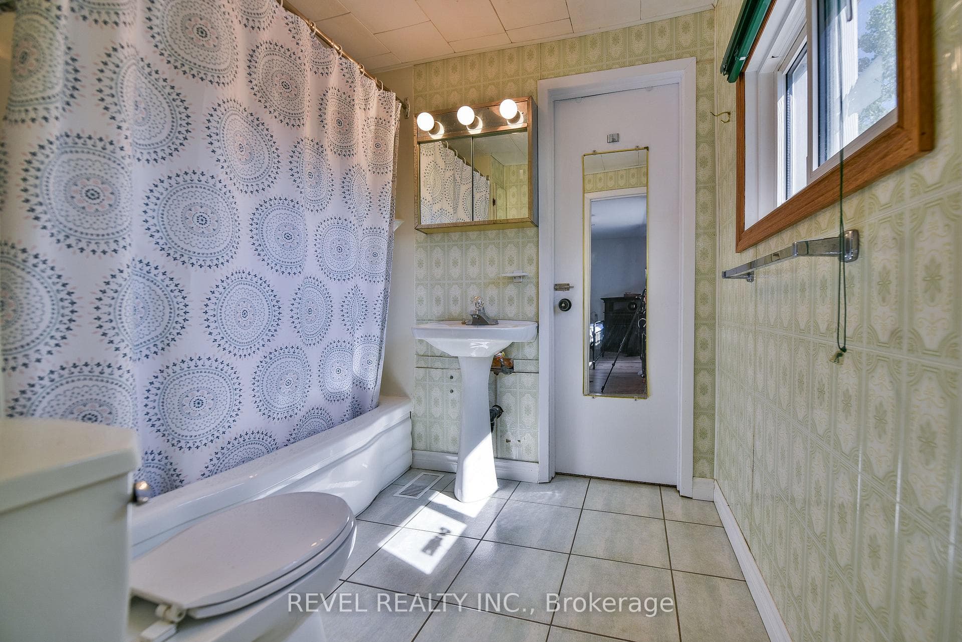 203 Dixon Street photo 28