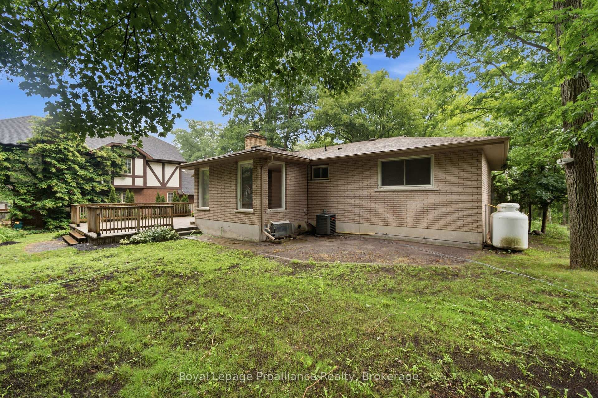 156 Pinehill Crescent photo 40