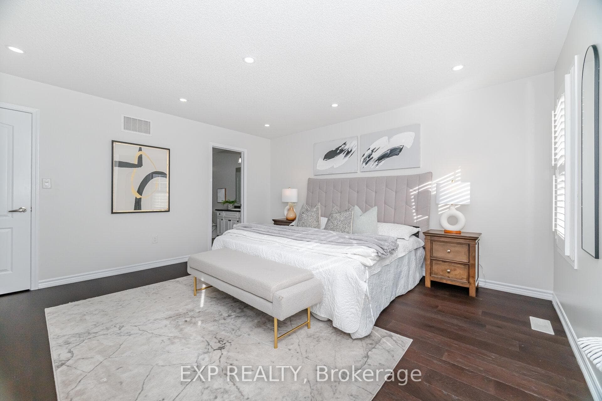 573 Langholm Street photo 29