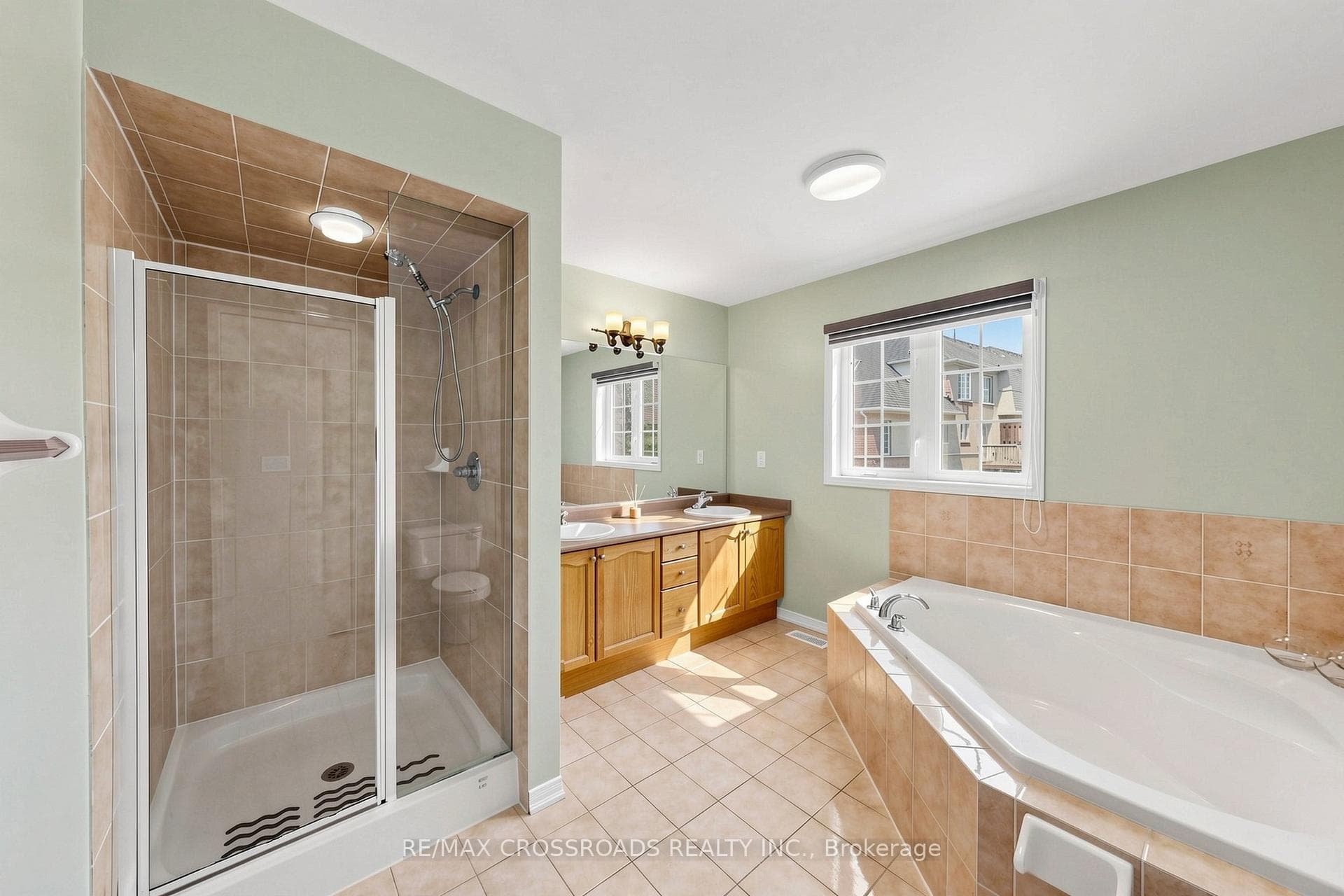 41 Prince Charles Way photo 15