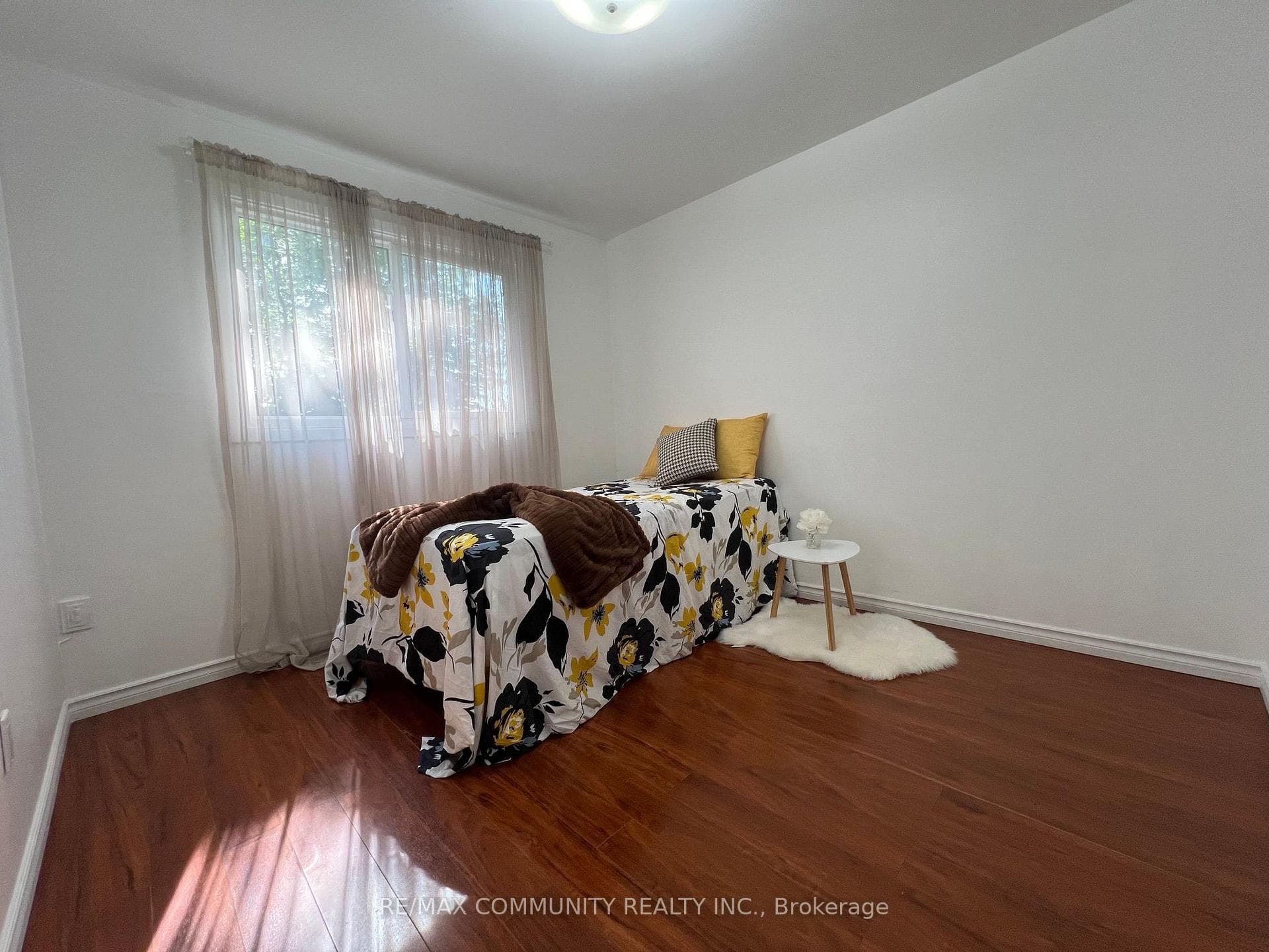 284 Sprucewood Court photo 11