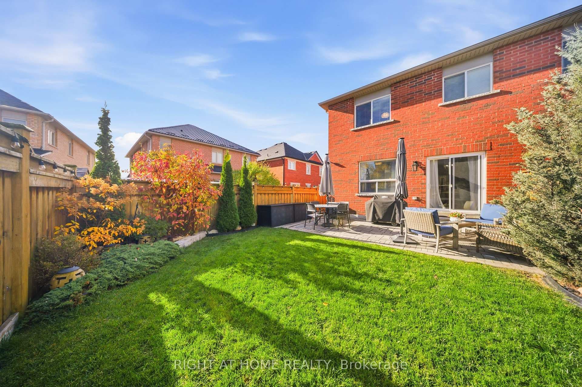 9 Manordale Crescent photo 36