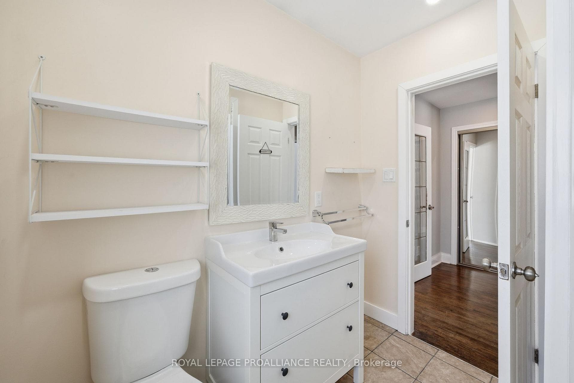 140 Hastings Drive photo 23