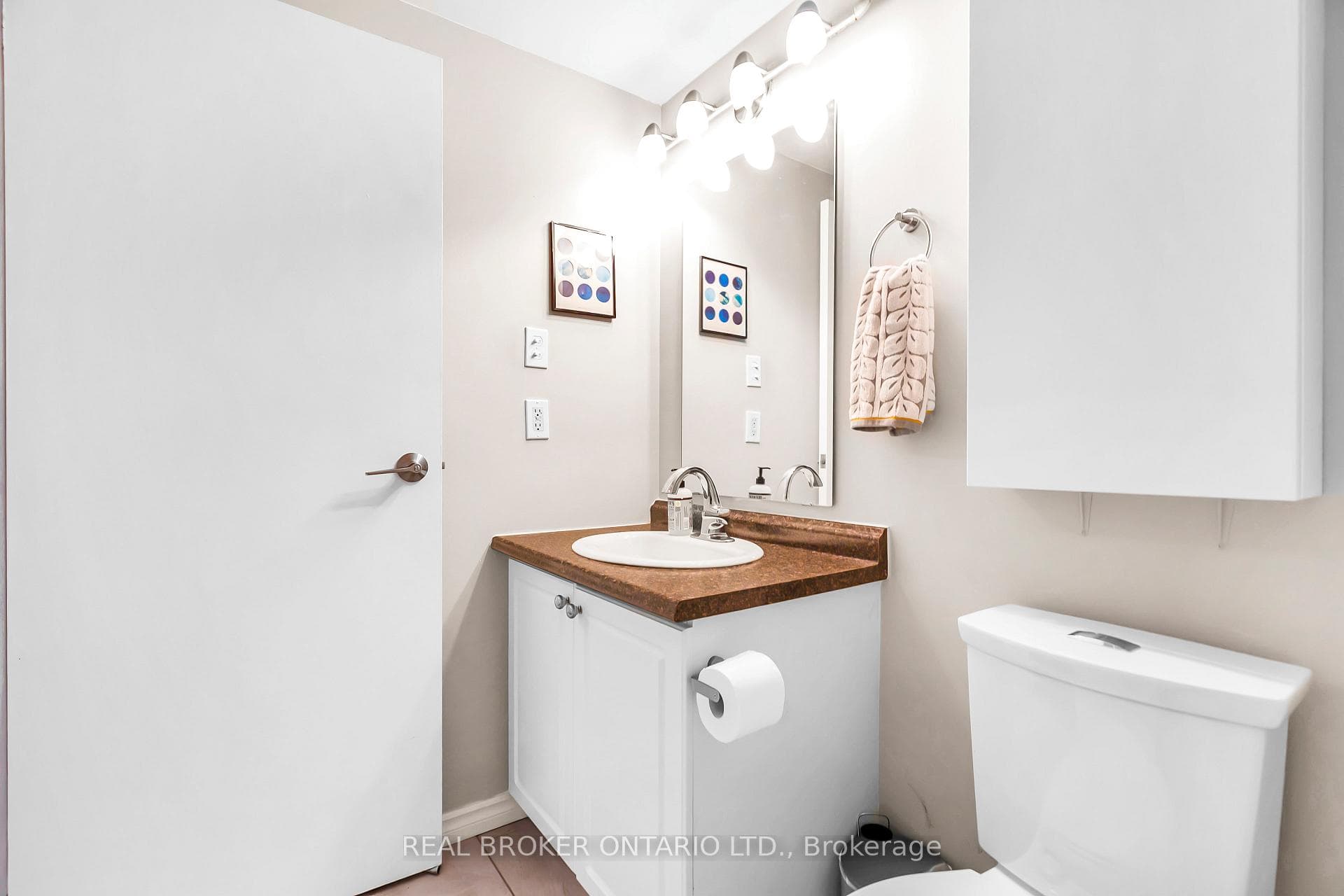 110 Forward Avenue Unit 209 photo 33