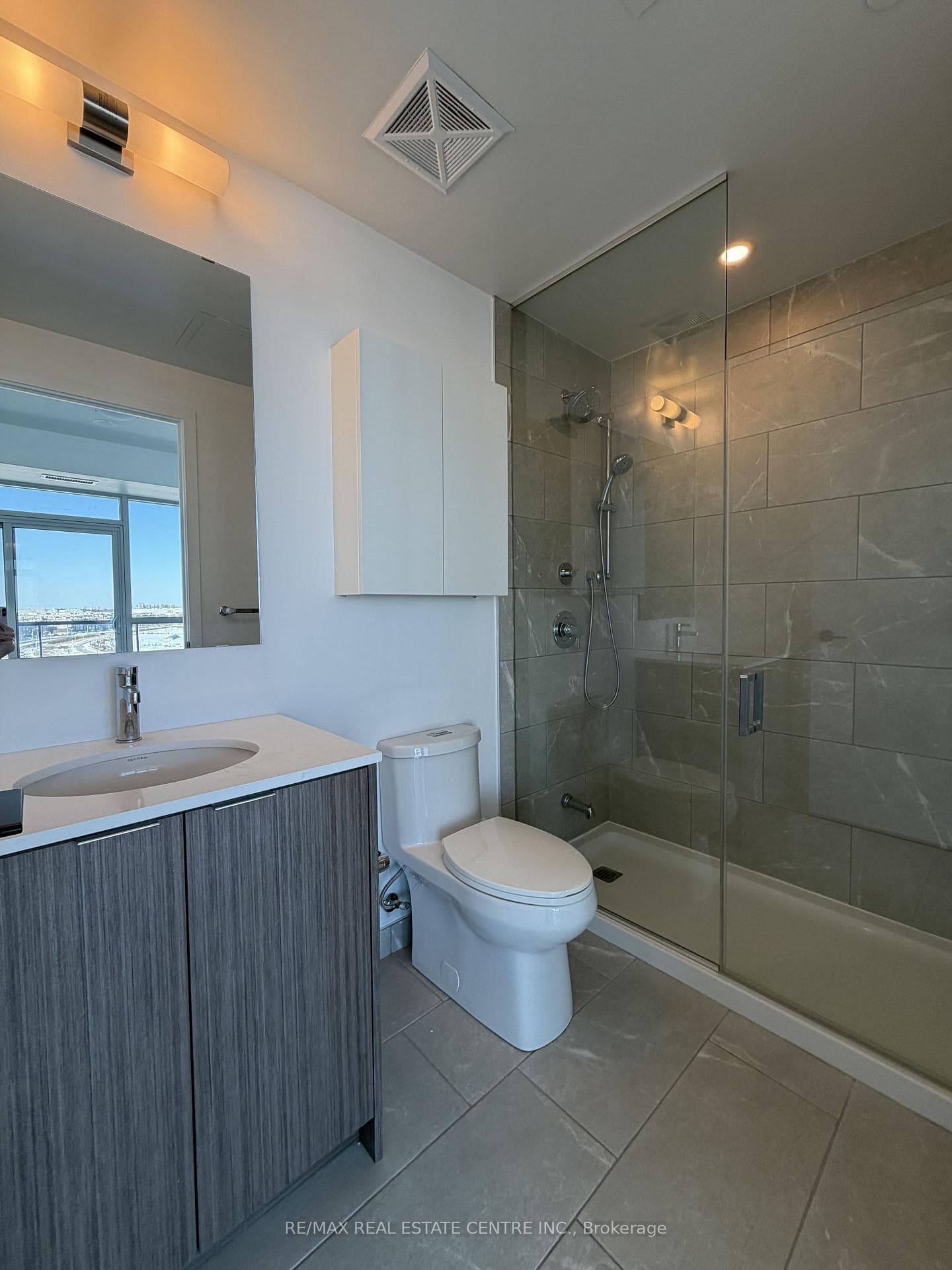master en-suite washroom with stand up shower