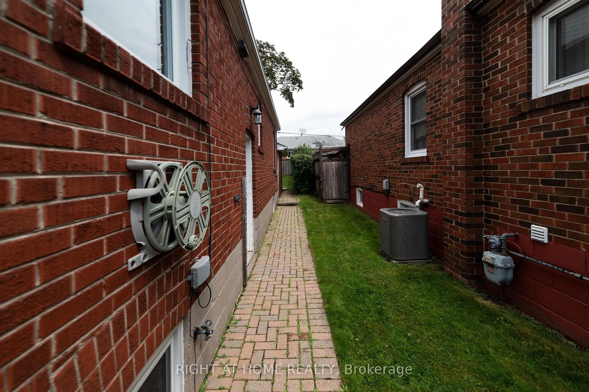 2 Midholm Drive photo 34