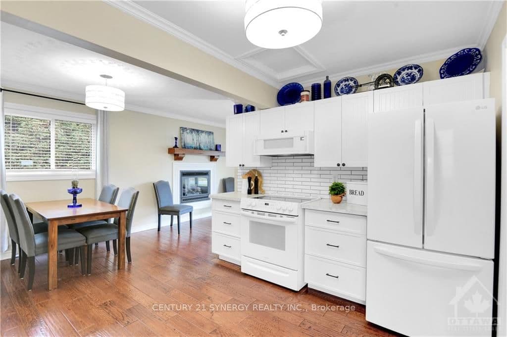 61 BROADVIEW Avenue photo 11