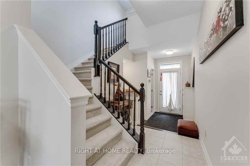 715 DERREEN Avenue photo 5