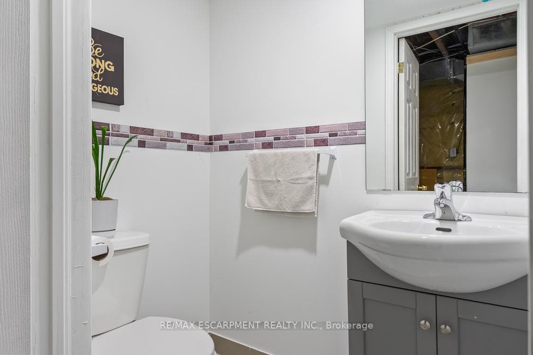 32 ADMIRAL Crescent photo 30