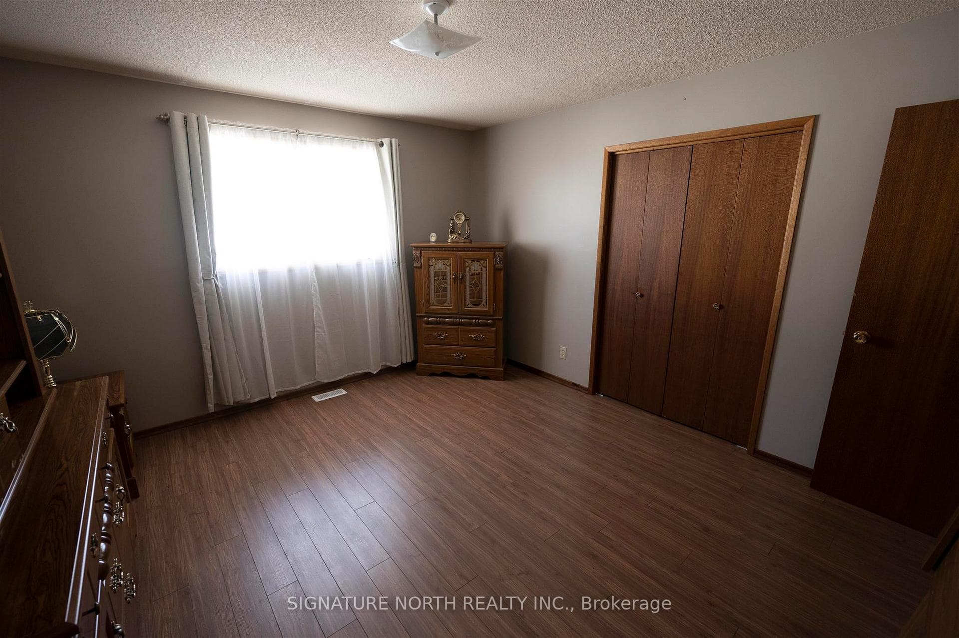 182 Seneca Crescent photo 15