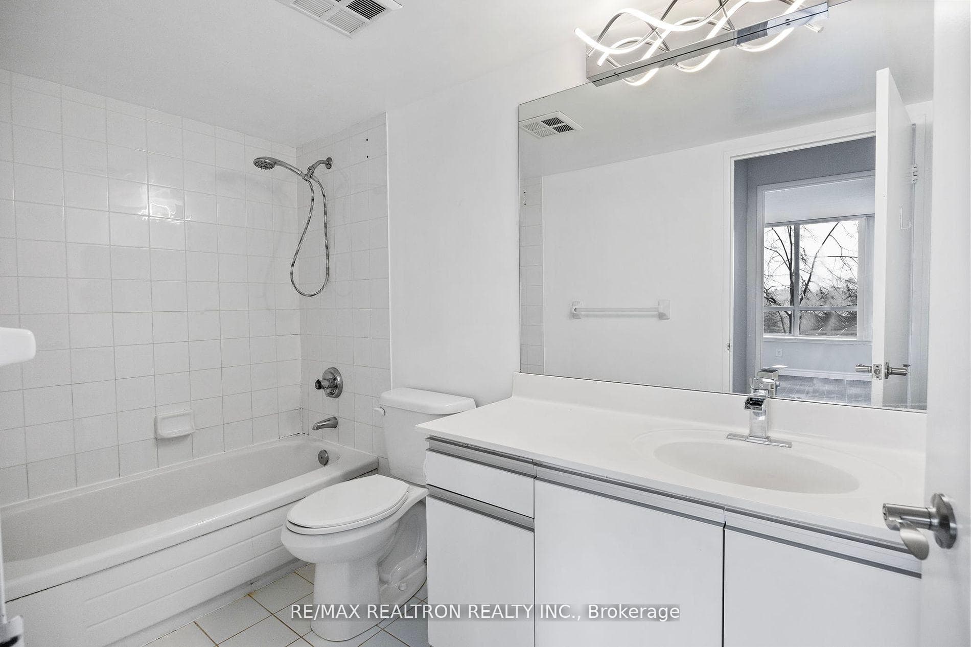 91 Townsgate Drive Unit 401 photo 18