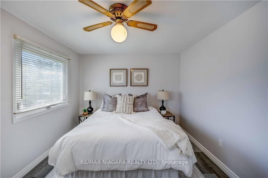 7959 Thorton Street photo 17