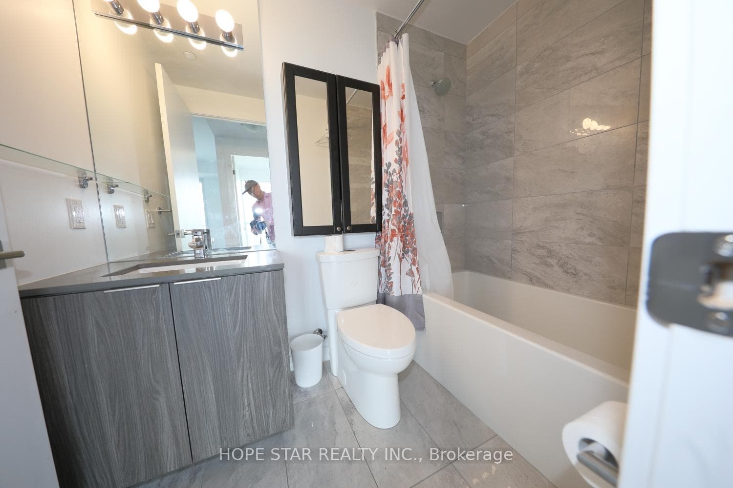609 Avenue Road Unit 1403 photo 18