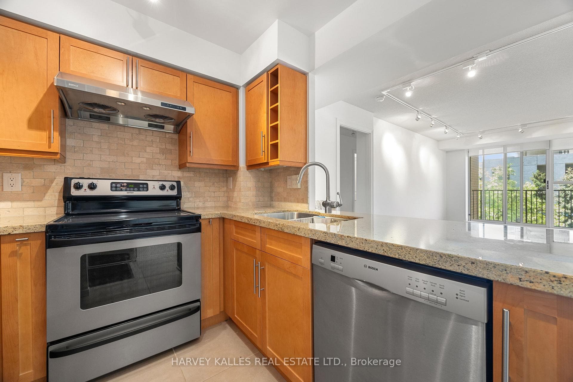 260 Merton Street Unit 601 photo 5