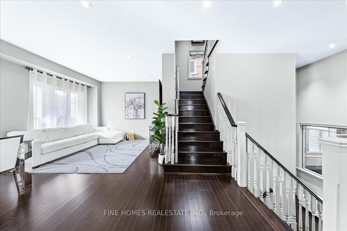 26 Gesher Crescent Unit Upper photo 18
