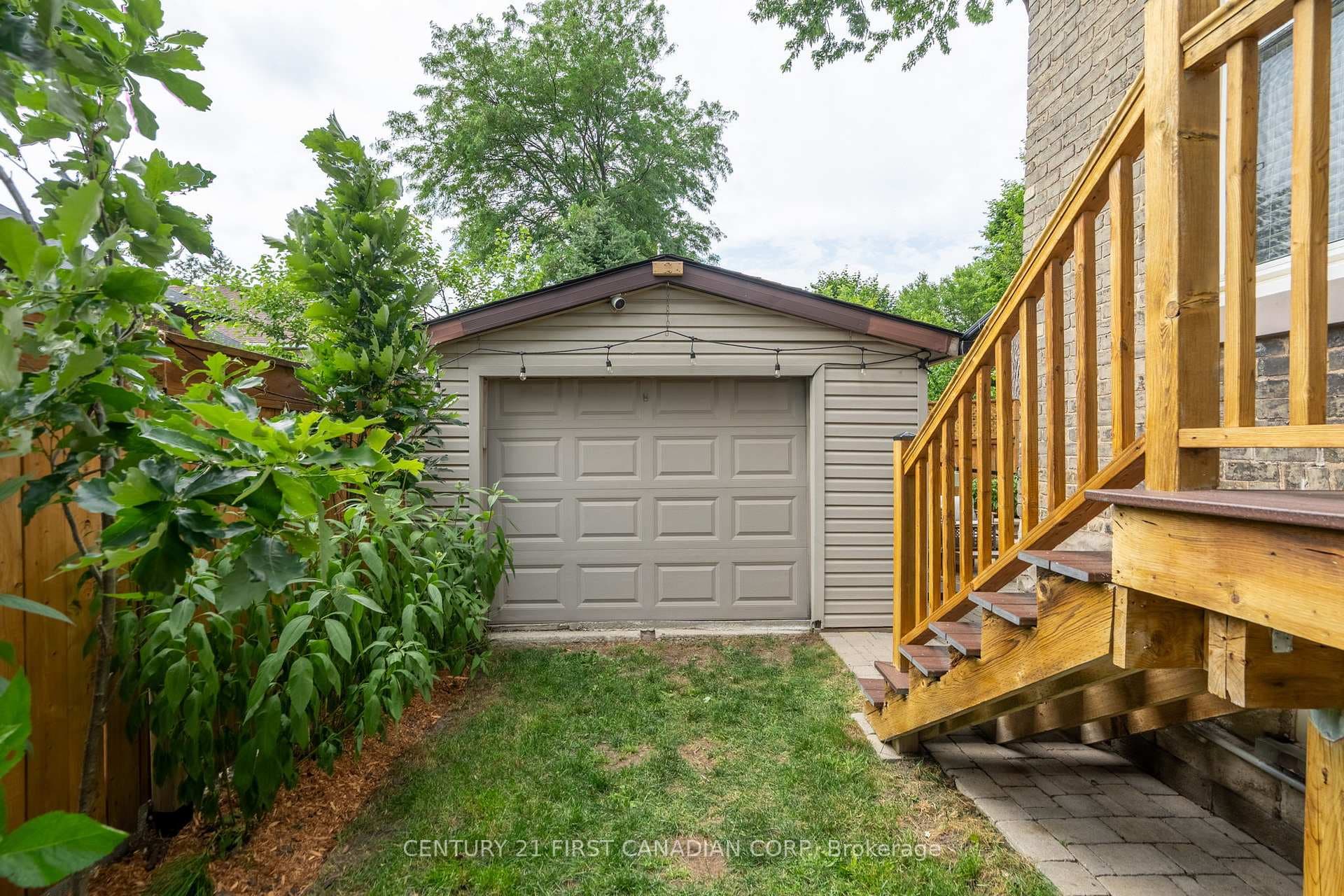 754 LORNE Avenue photo 37