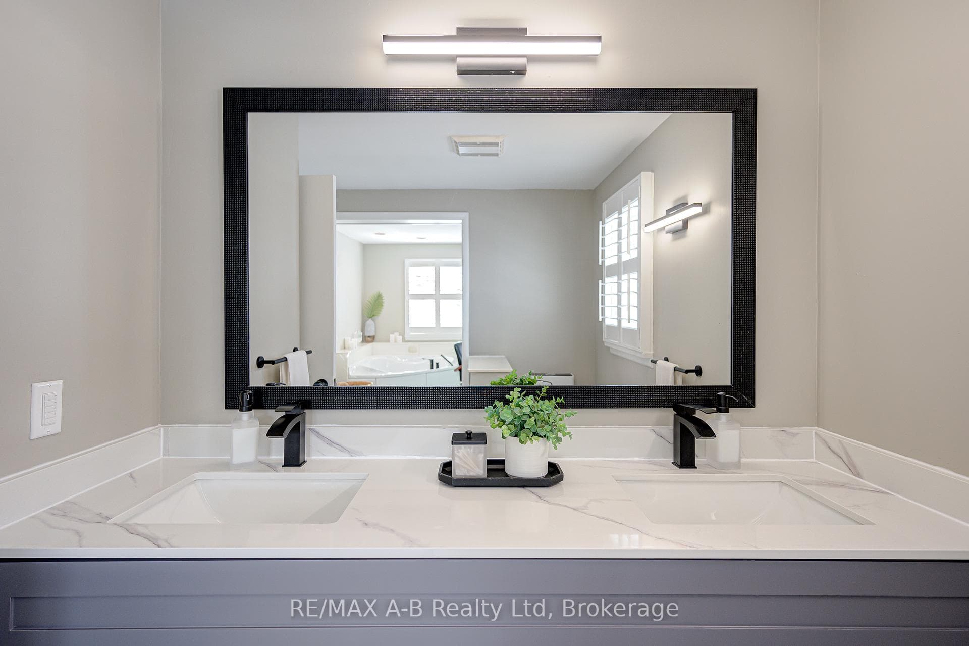 248 Huntingdon Avenue photo 29