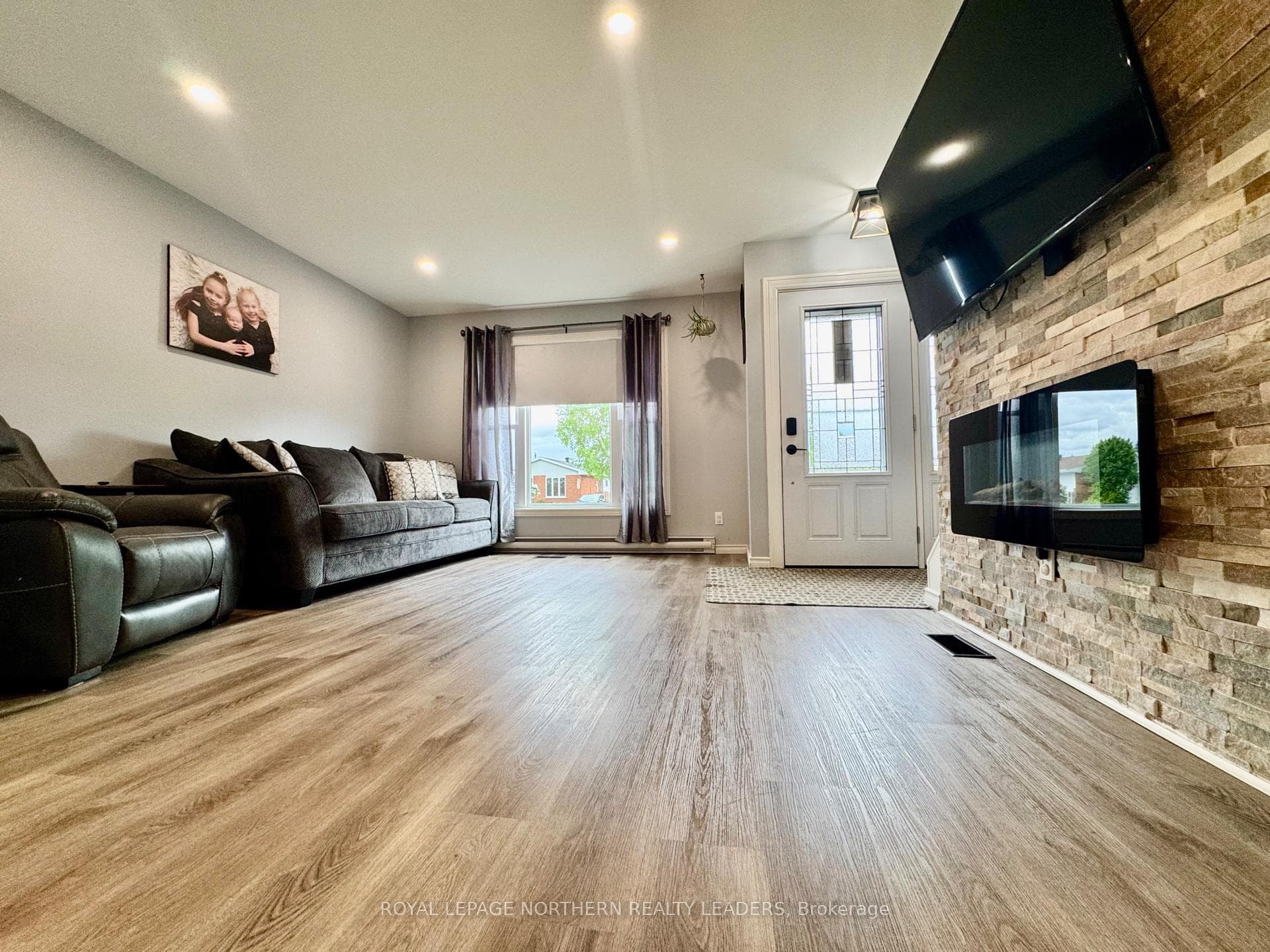 562 Spooner Drive photo 8