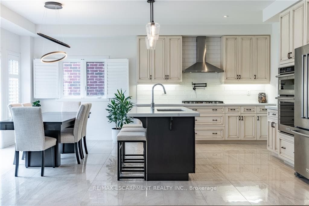 28 Columbus Gate photo 8