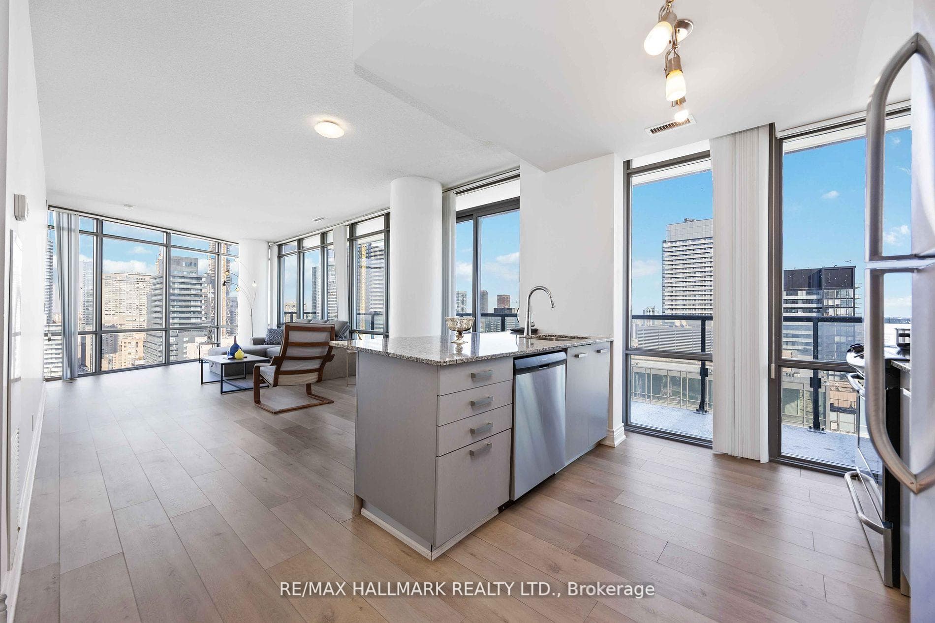 832 Bay Street Unit 3705 photo 5