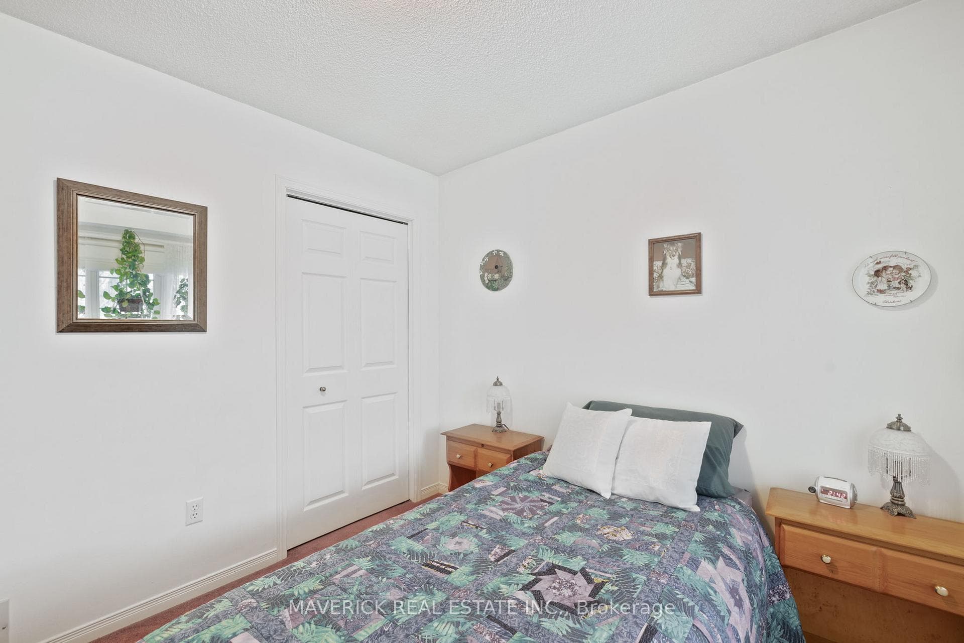 98 Carrie Crescent photo 7