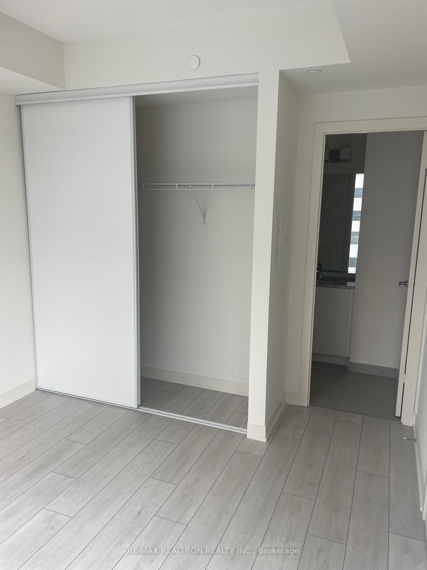 View of Closet & Entrance to 4PCE MBR Ensuite