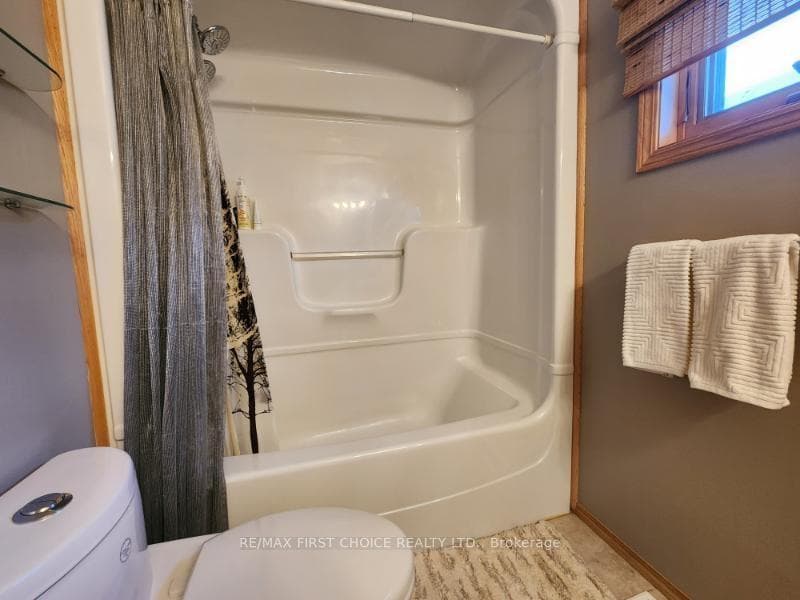 735 Porcupine Boulevard photo 10