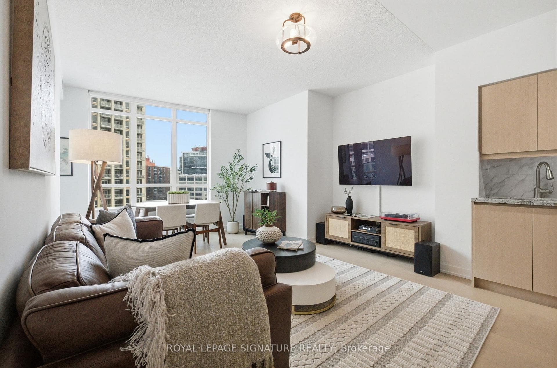 215 Fort York Boulevard Unit 702 photo 1