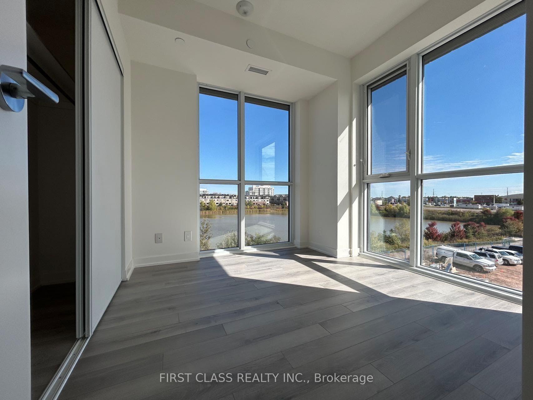 3071 Trafalgar Road Unit 305 photo 25