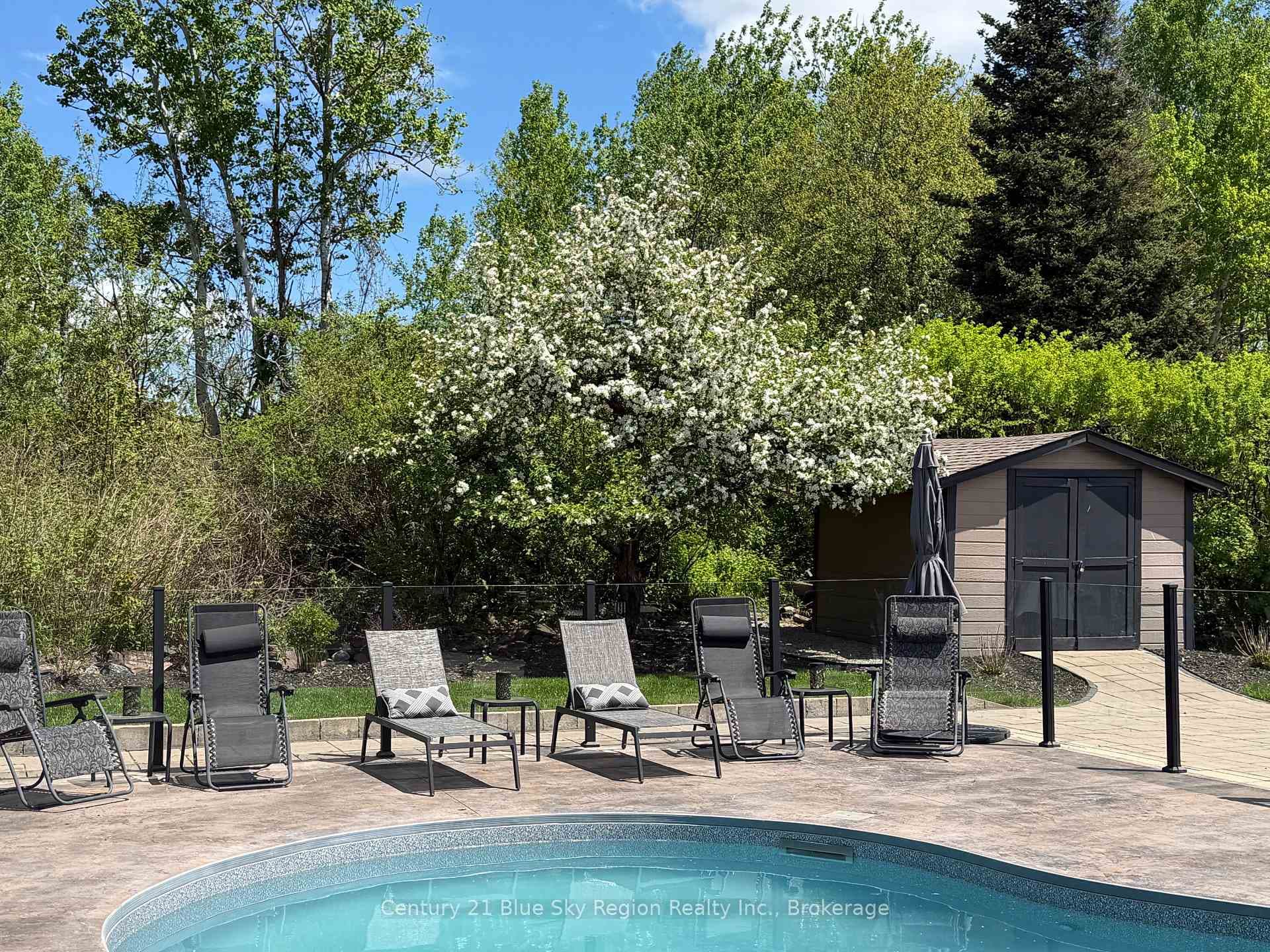 790 LAURENTIAN Avenue photo 32