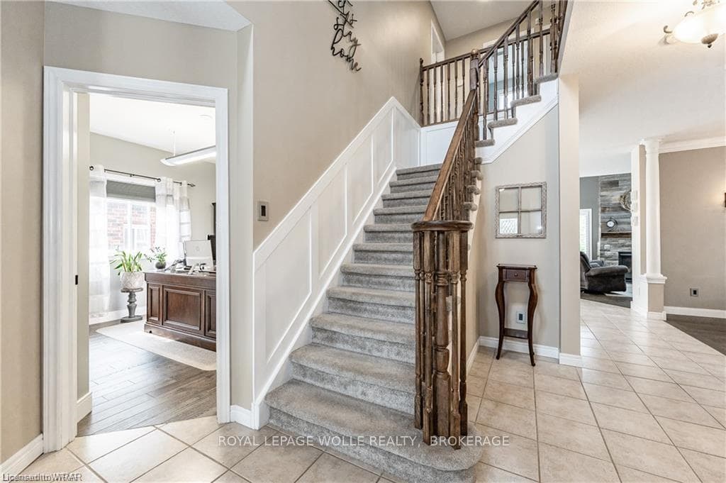 19 HEARTHWOOD Crescent photo 18