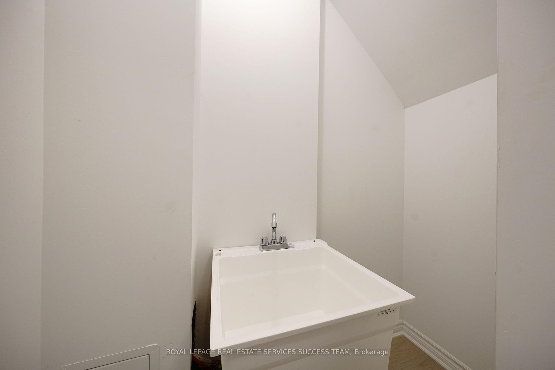 1377 Kobzar Drive photo 6