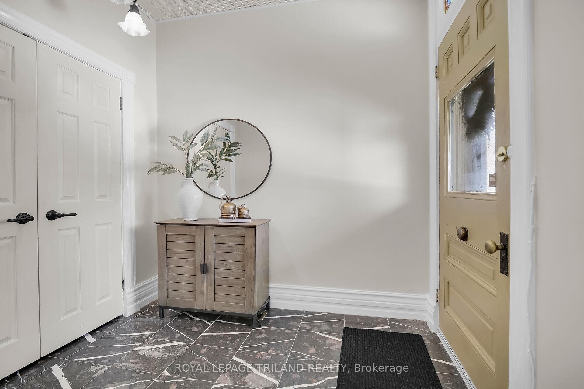 855 Maitland Street photo 4