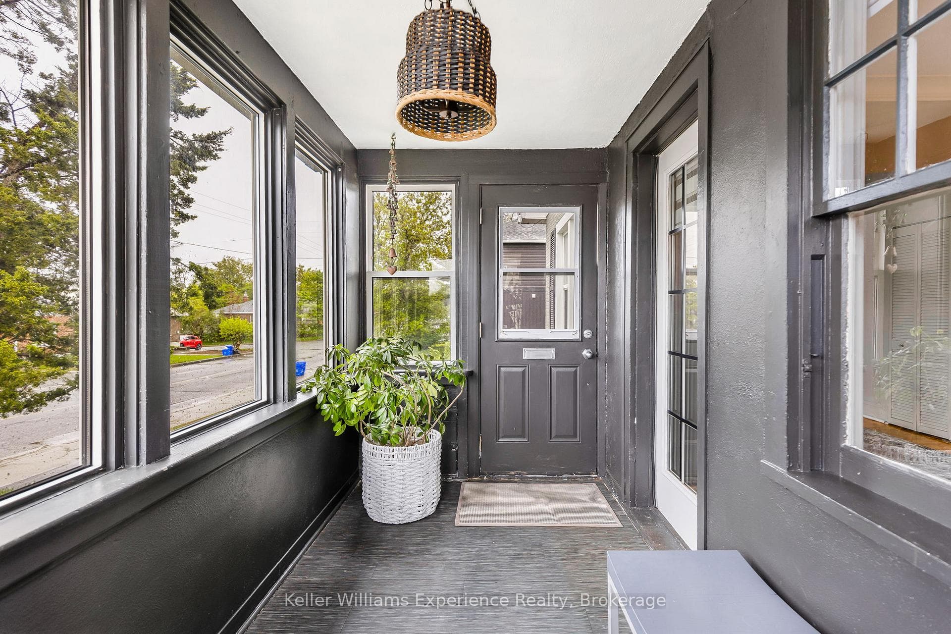 369 ALBINSON Street photo 8