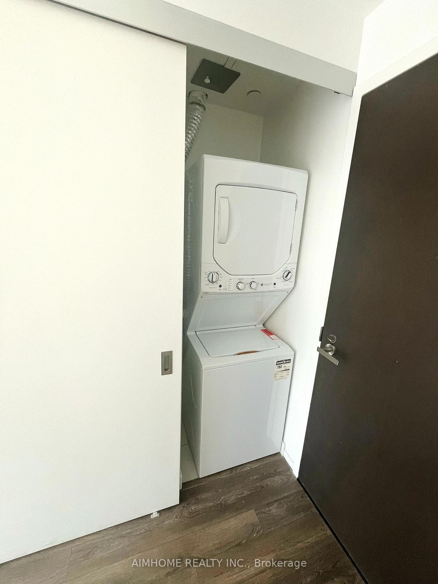 197 Yonge Street Unit 2108 photo 4