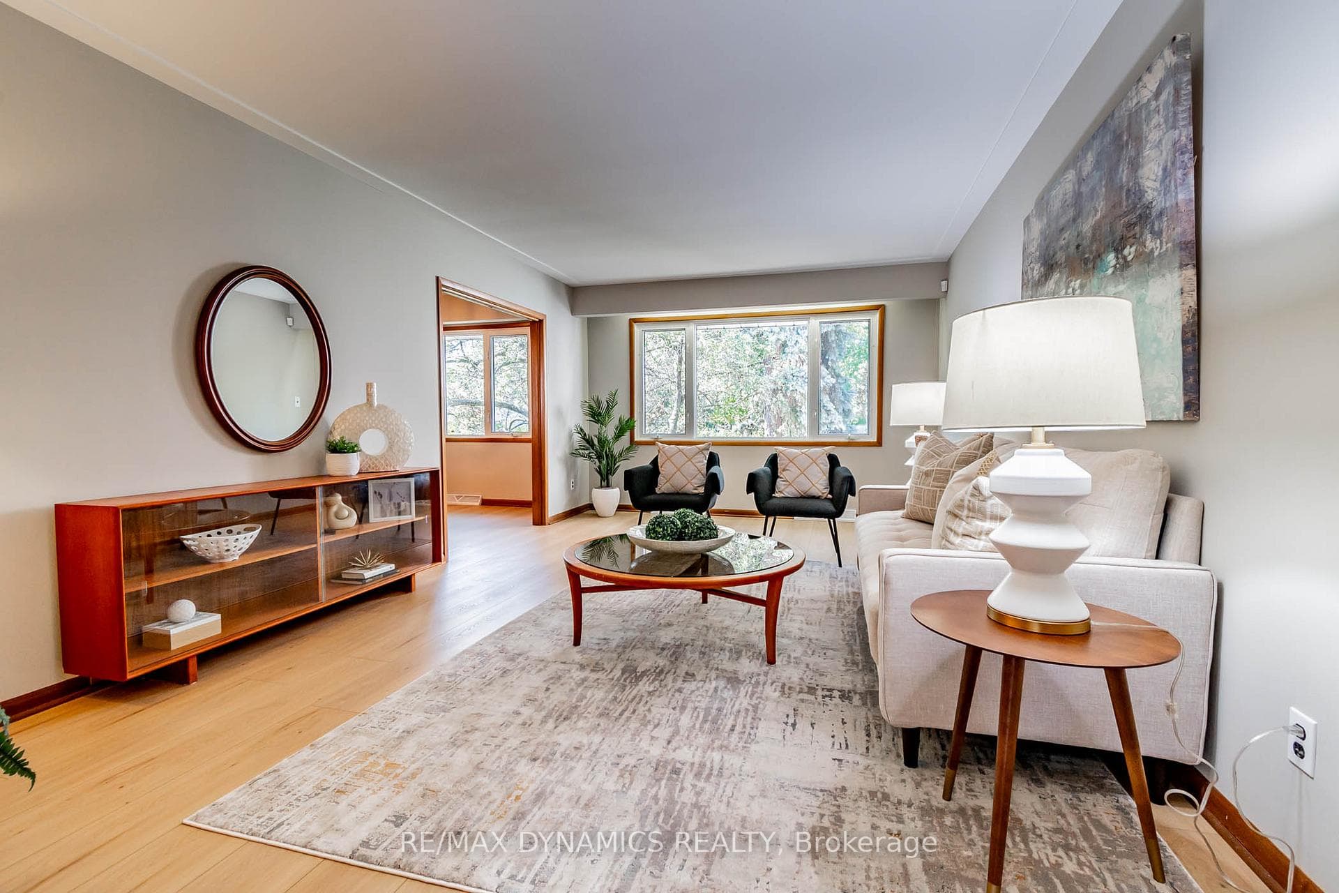 27 Lawrence Drive photo 2