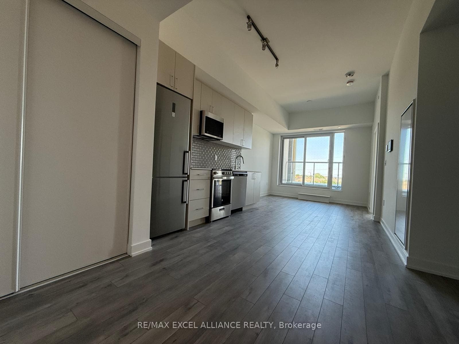 1005 Dundas Street Unit 550 photo 8