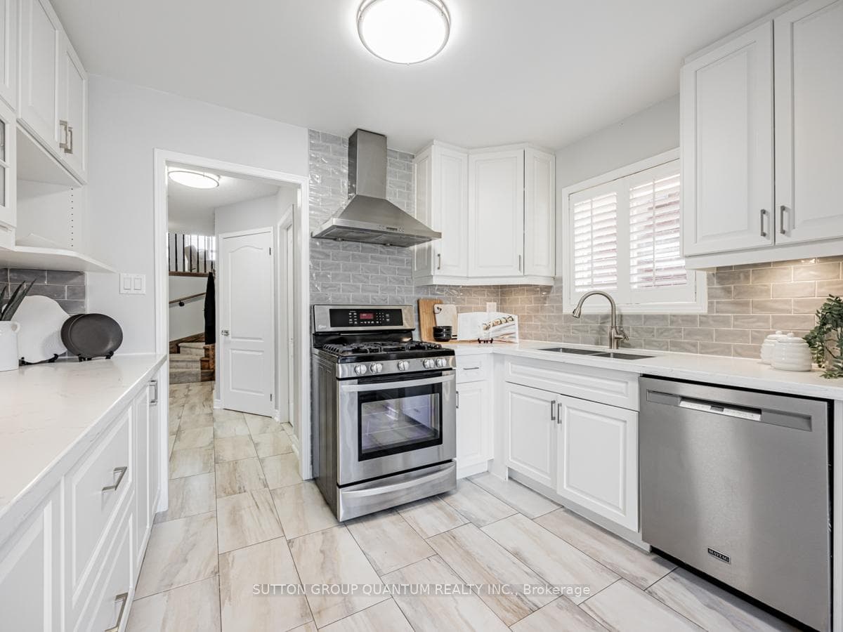 7085 Spyglass Crescent photo 9