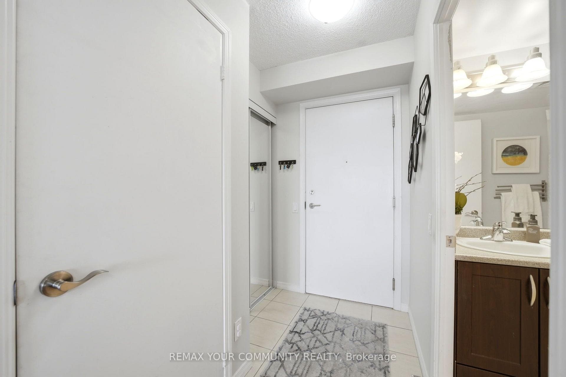 60 Heintzman Street Unit 2102 photo 14
