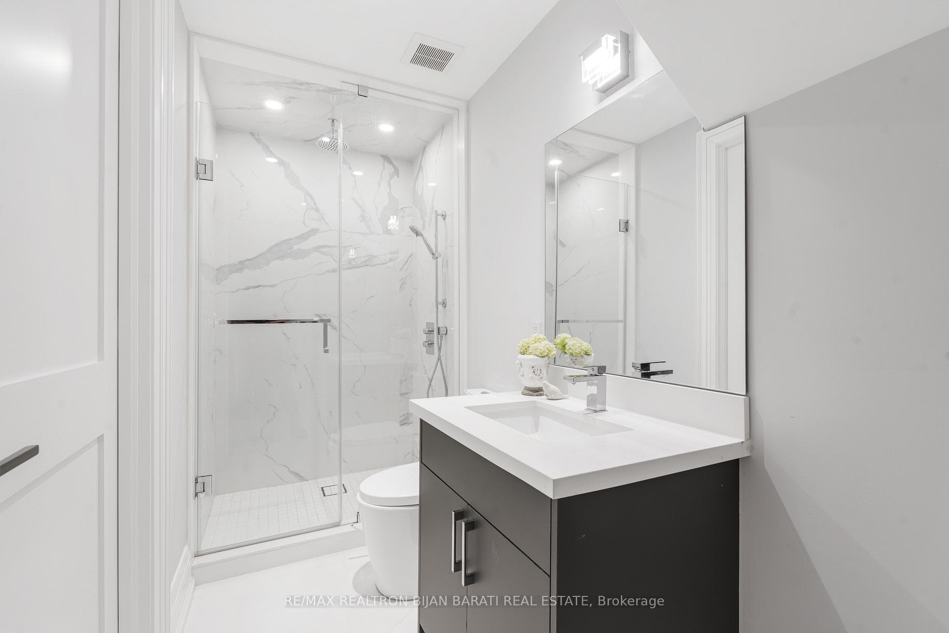 143 NORTON Avenue photo 44