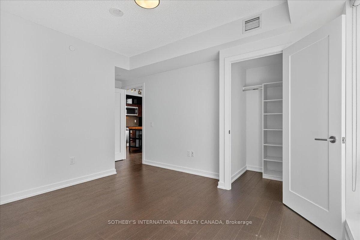 10 York Street Unit 2105 photo 11