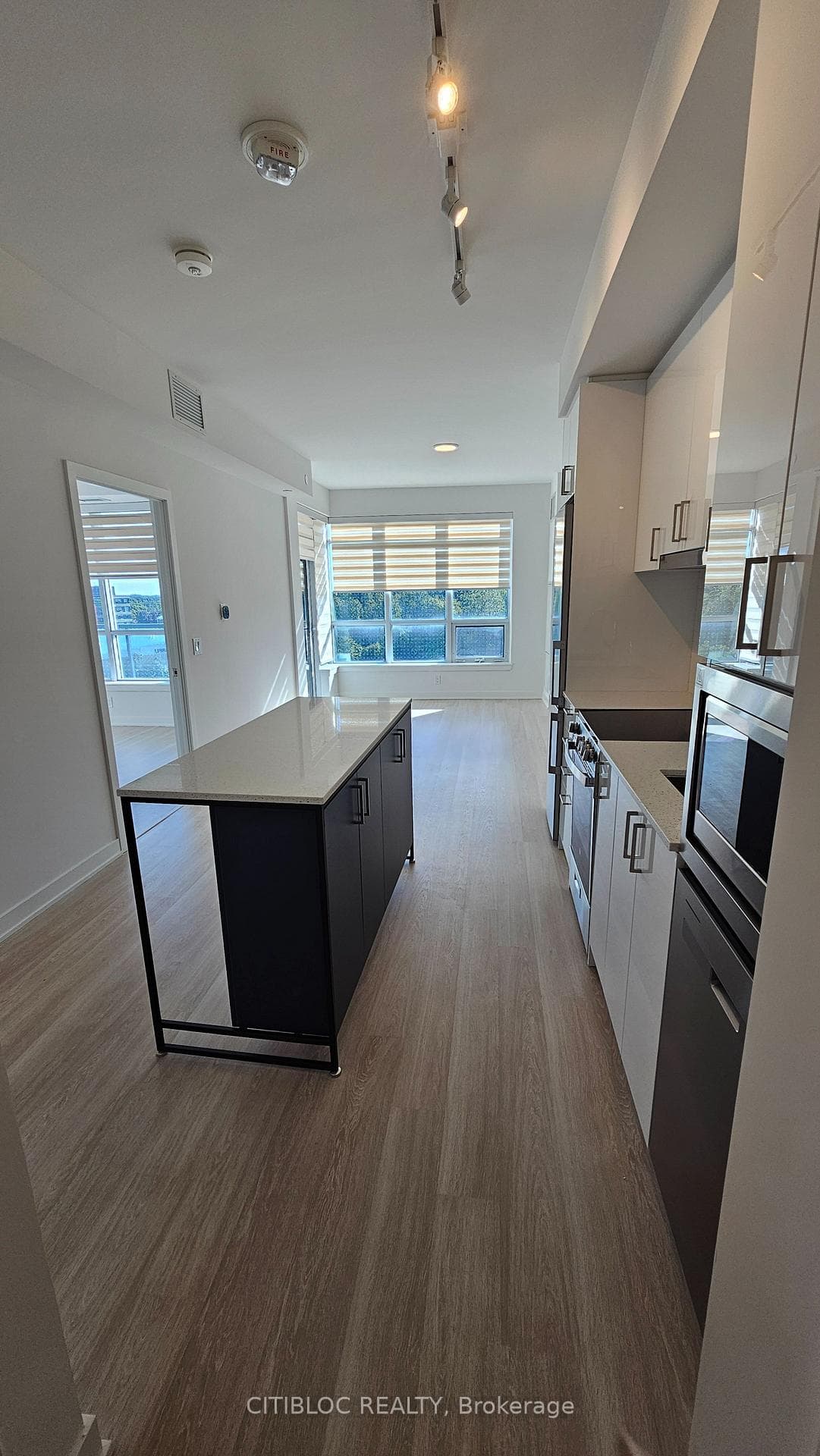 30 Upper Mall Way Unit 412A photo 3