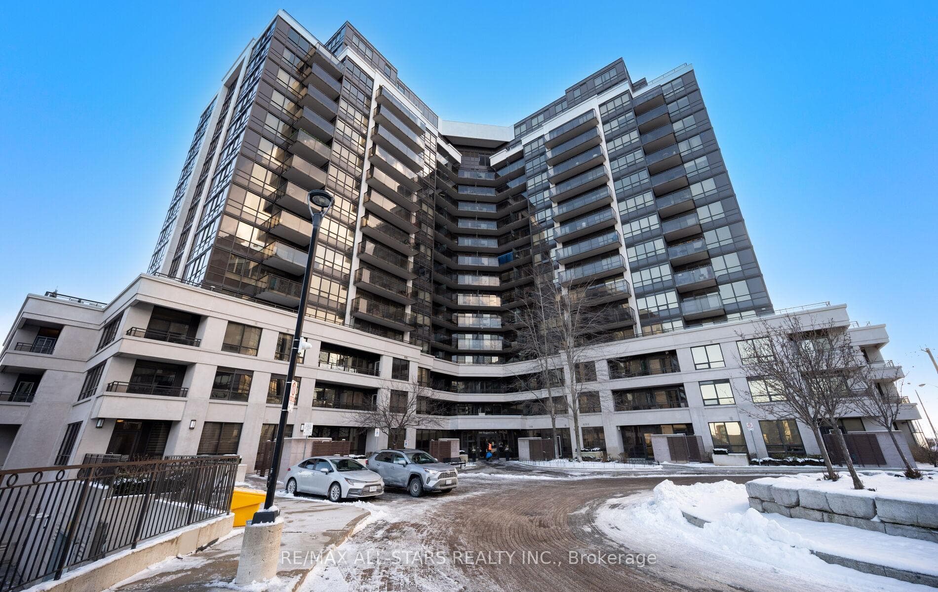 1060 Sheppard Avenue Unit 703 photo 2