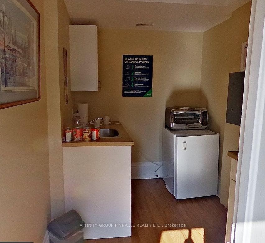 273 Charlotte Street Unit UPPER photo 7
