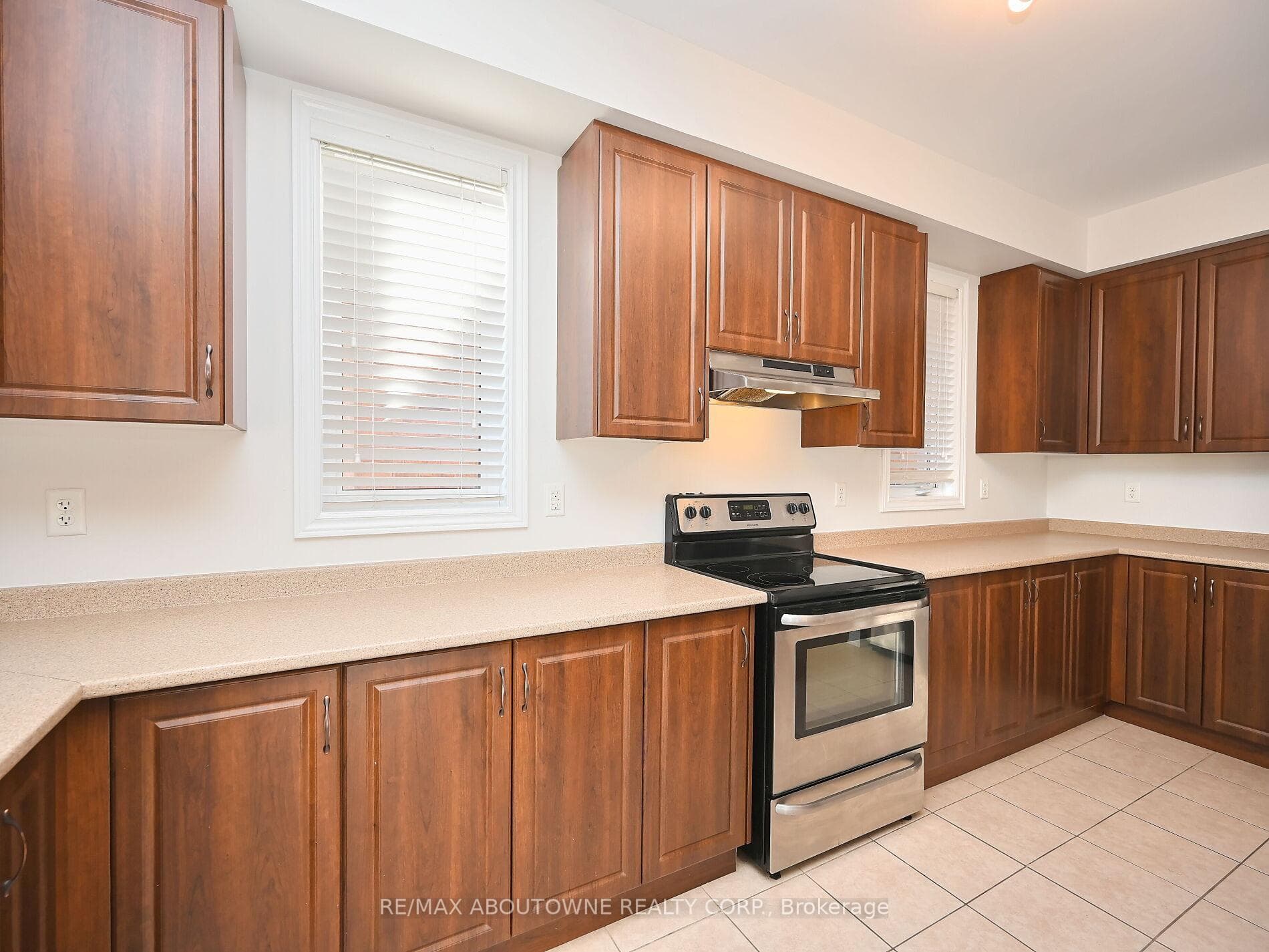 1314 Granrock Crescent photo 9