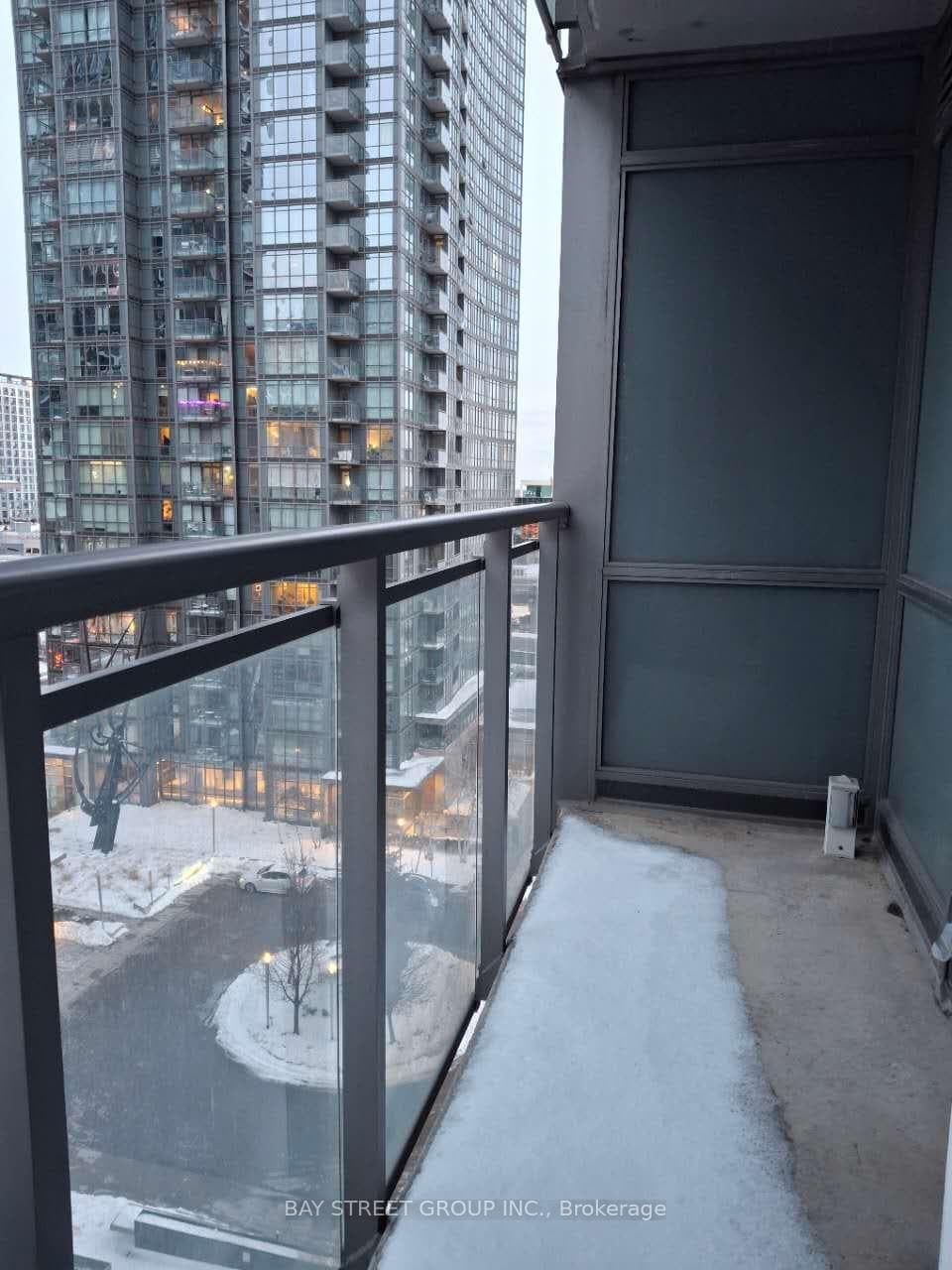 15 Fort York Boulevard Unit 1007 photo 11